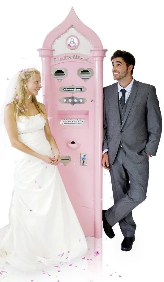 A couple tie the knot with AutoWed